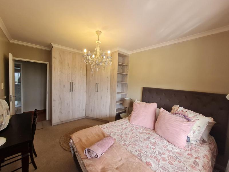 To Let 4 Bedroom Property for Rent in Rome Glen Western Cape